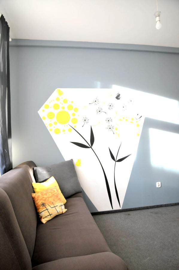 Color 2 Apartment