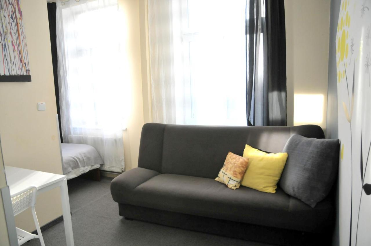 Color 2 Apartment *